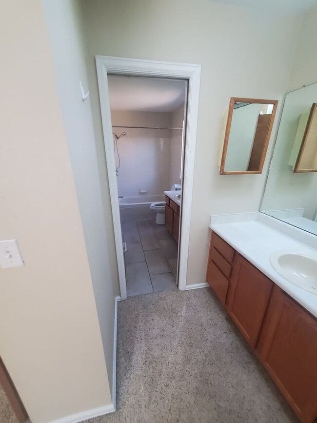 Building Photo - 3 Bedroom Home w Extra Room and 2 Car Garage in Stratford Lakes!