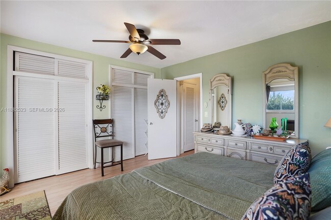 Building Photo - 1000 SW 11th Ave