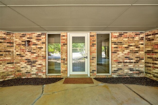 Building Photo - 6325 Glenbrook Ct