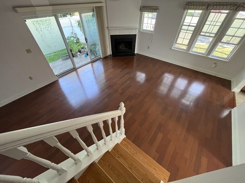 Building Photo - 651 Brookside Dr