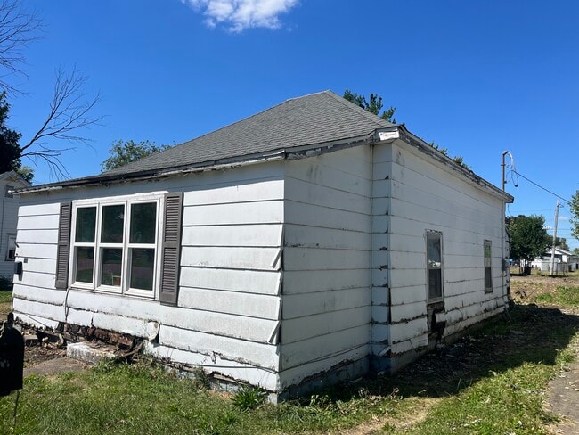 Building Photo - 640 E McCracken Ave