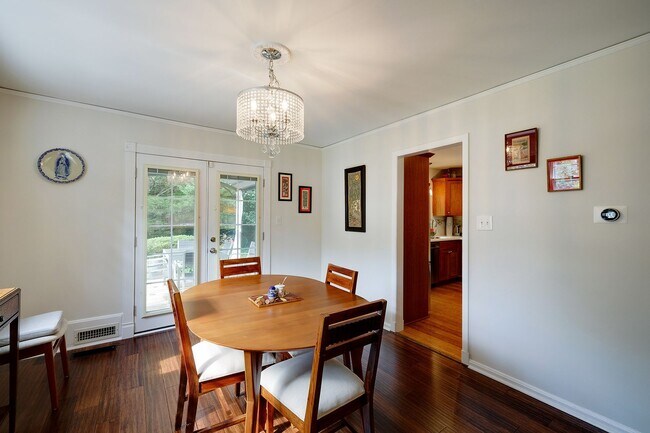 Building Photo - Furnished, Detached Home in Bethesda Alta ...