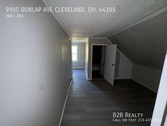 Building Photo - 9905 Dunlap Ave