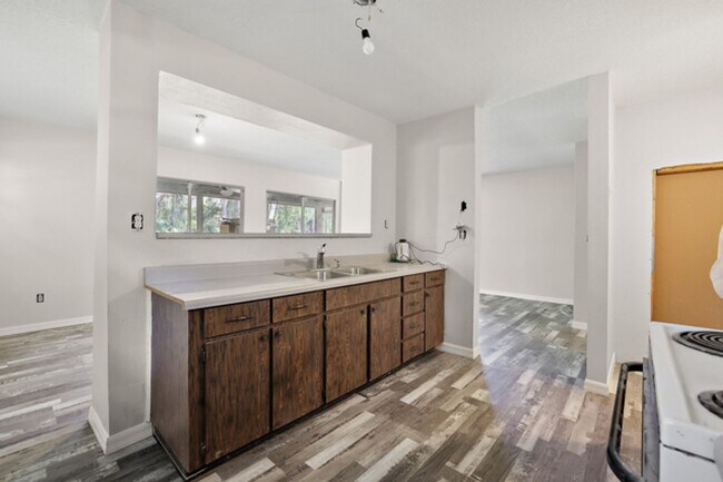 Building Photo - 3605 FL-50