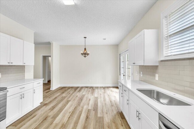 Building Photo - 3 Bed/2 Bath Home within Walking Distance to Richmond Hill Schools