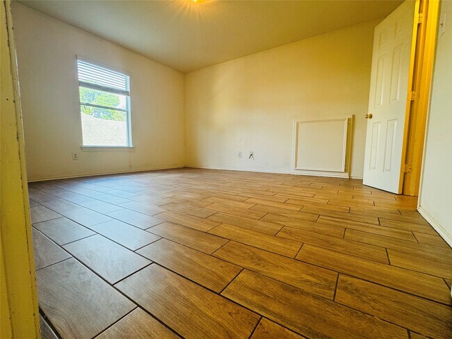 Building Photo - 931 Sierra Springs Ln