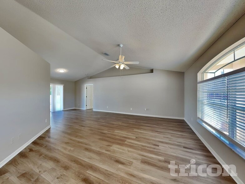 Building Photo - 2425 Bishop Rd