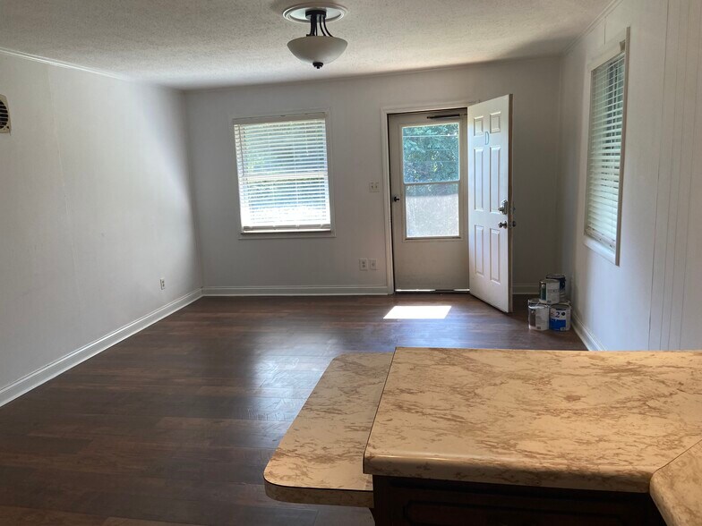 Building Photo - 1123 Law Rd