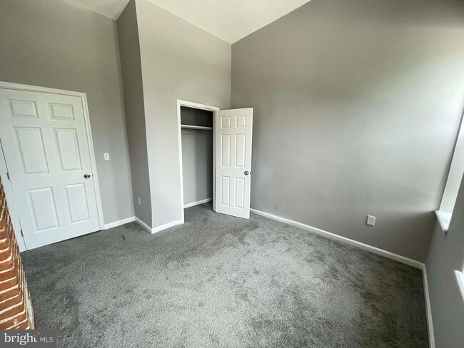 Building Photo - 2533 Woodbrook Ave