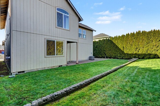 Building Photo - Two-Story 3 bed, 2.5 bath Home in East Salem with Large Bonus Room!