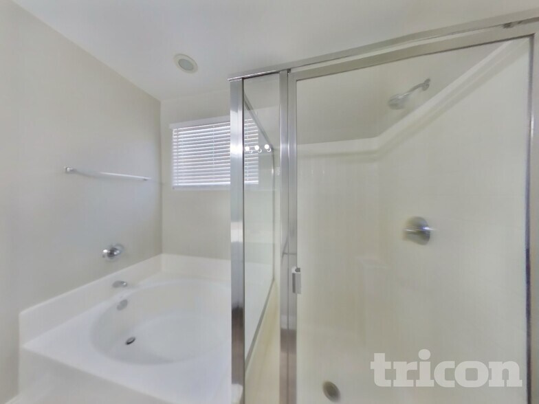 Building Photo - 9827 W Spinnaker Creek Ave