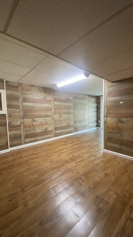 Building Photo - 121 Lois Dr