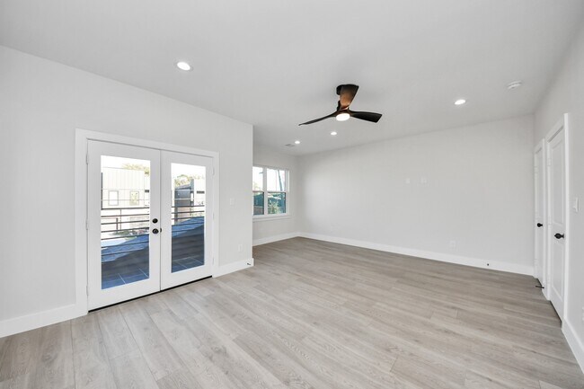 Building Photo - 8306 Comal St