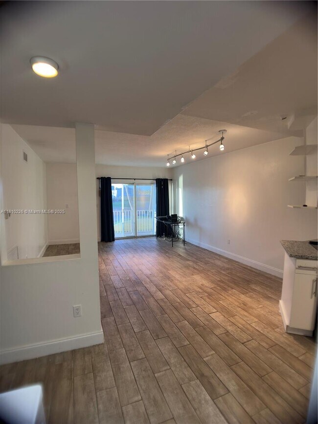 Building Photo - 2225 NE 123rd St