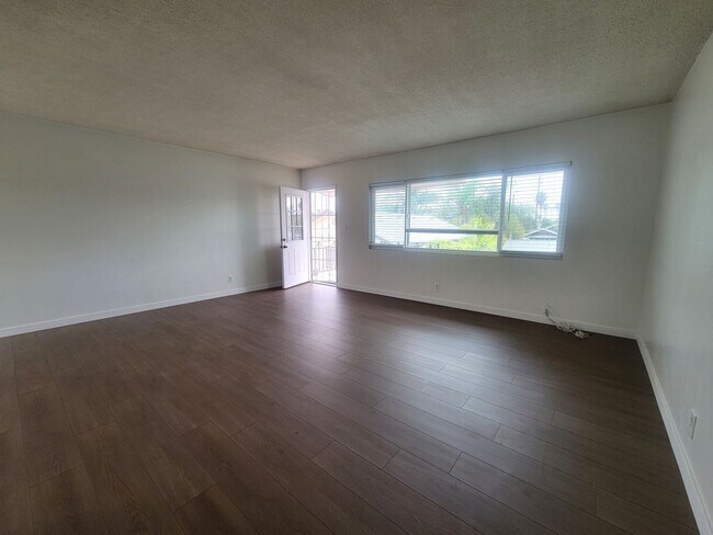 Building Photo - 920