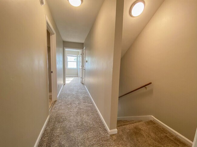 Building Photo - 2416 Manzanita Ct