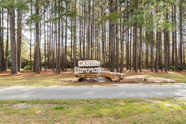 Building Photo - 526 Camellia Ct