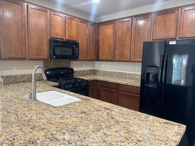 Building Photo - ONE MONTH FREE RENT! Beautiful 4 bedroom, ...