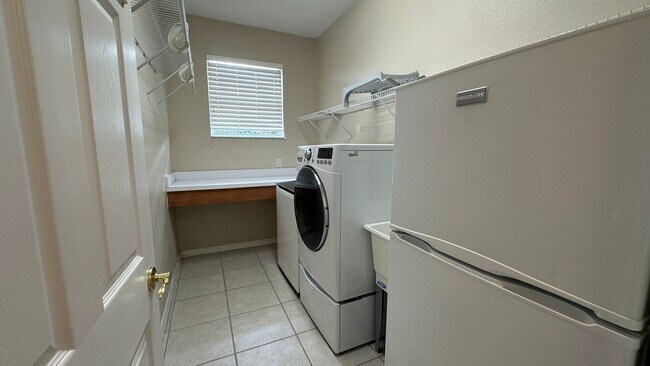 Building Photo - 1653 Cherry Ridge Dr