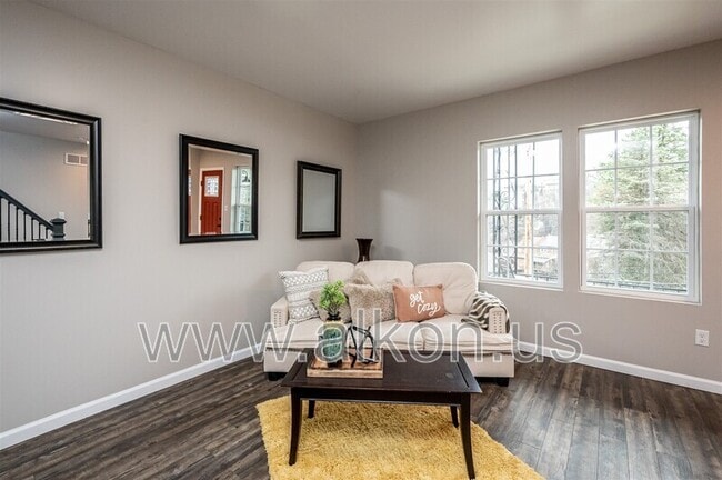 Building Photo - 554 Frayne St