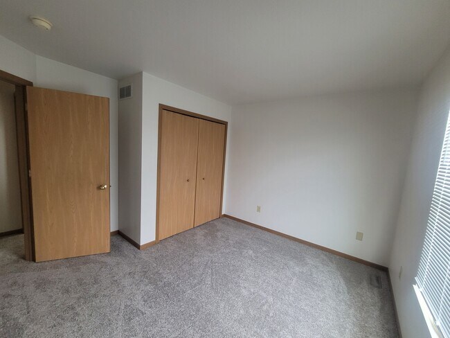 Guest bedroom - 113 W Meade Ave