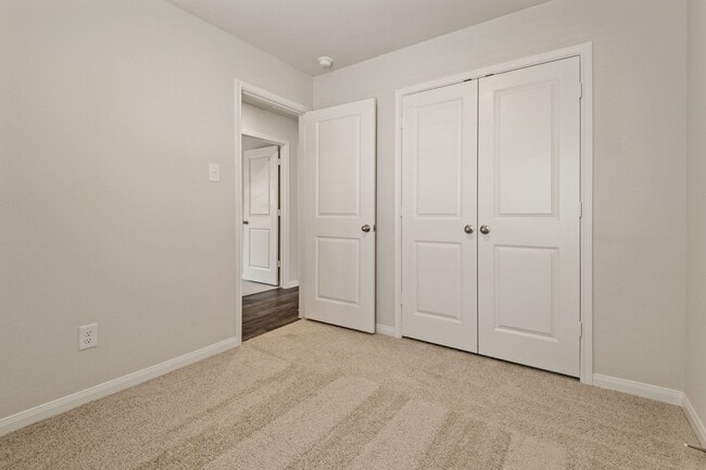 Building Photo - 372 Fastboy Ln