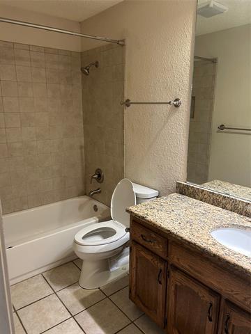 Building Photo - 820 Lake Forest Ct