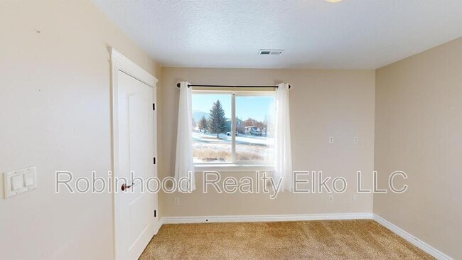 Building Photo - 963 Alpine Dr