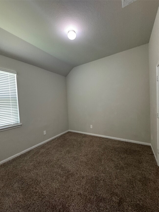 Building Photo - 305 Black Bear Dr