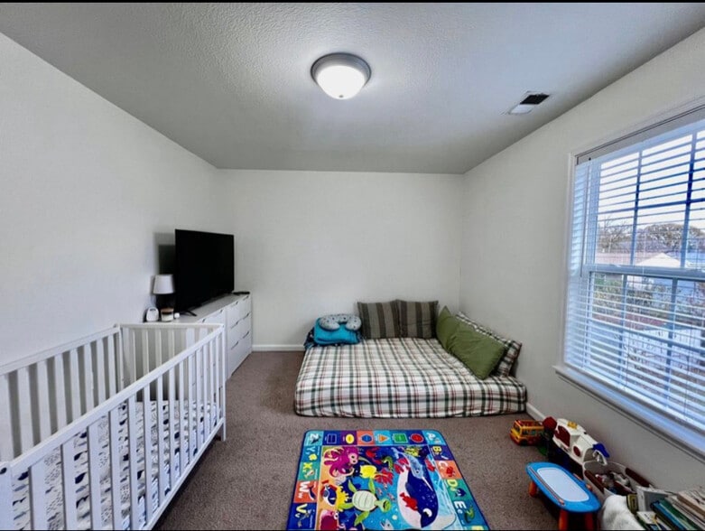 Building Photo - 5373 Hanyen Dr