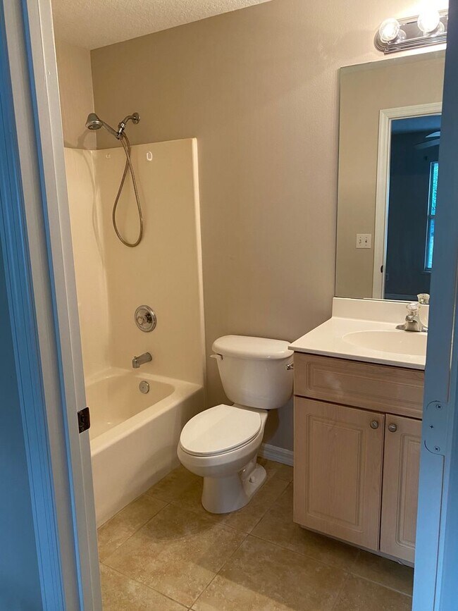 Building Photo - 2 bedroom, 2 bath home for rent