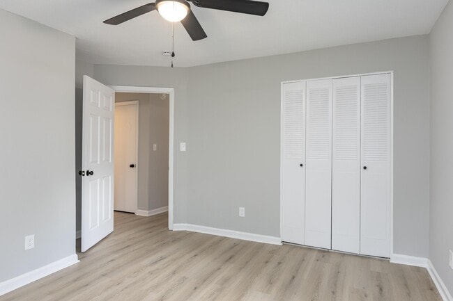 Building Photo - 7742 Holiday Hills Cir