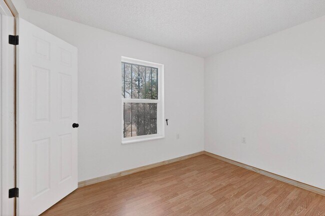 Building Photo - Rural South Valley 4 Bedroom  1.75 Bath 1256/sf