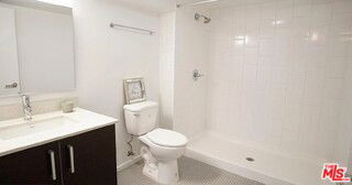 Building Photo - 4133 Redwood Ave