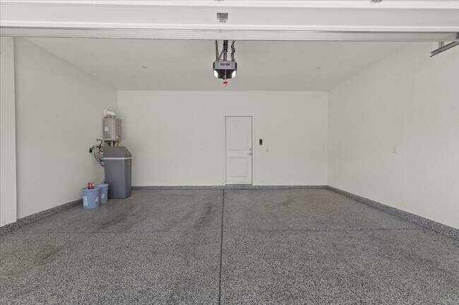 Building Photo - 7910 Diamond Sky Ave