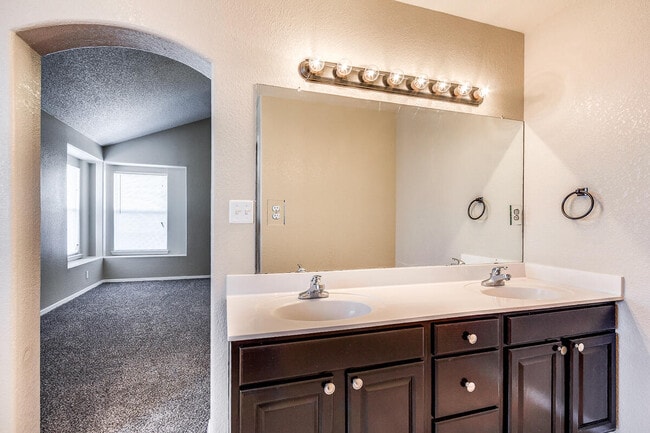 Building Photo - 900 Tecate Pl