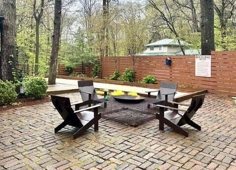 Building Photo - 9591 Hillside Dr