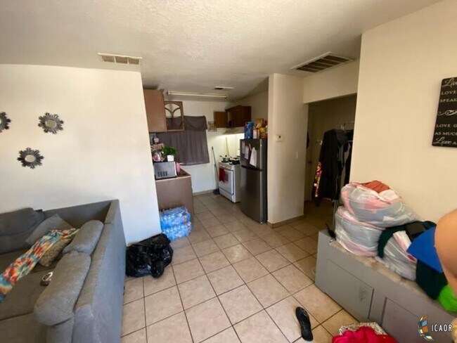 Building Photo - 464 1/2-464 1/2 W Olive Ave