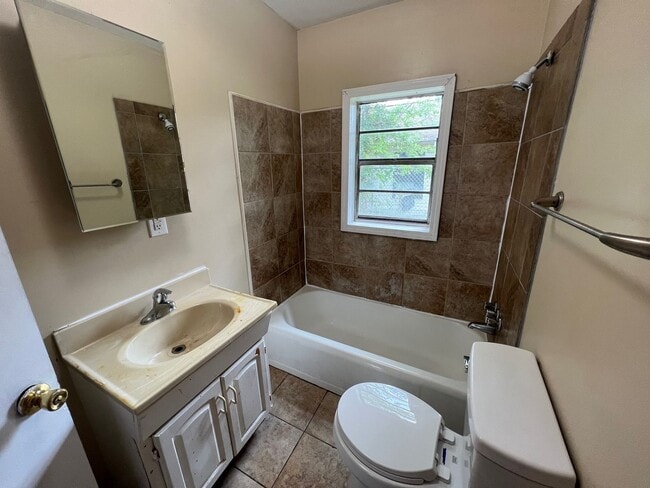 Building Photo - 3 bedroom 1 bathroom home in West Tuscaloosa