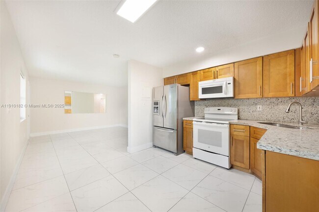 Building Photo - 2009 NW 32nd St