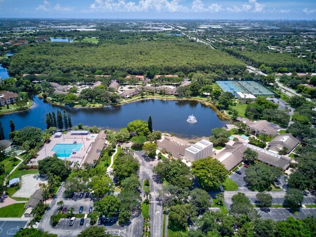 Building Photo - 2581 Carambola Cir N