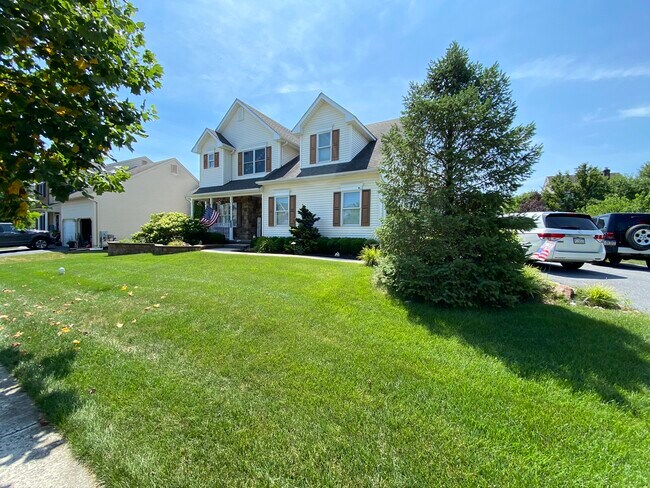 Building Photo - 30 Millbrook Court