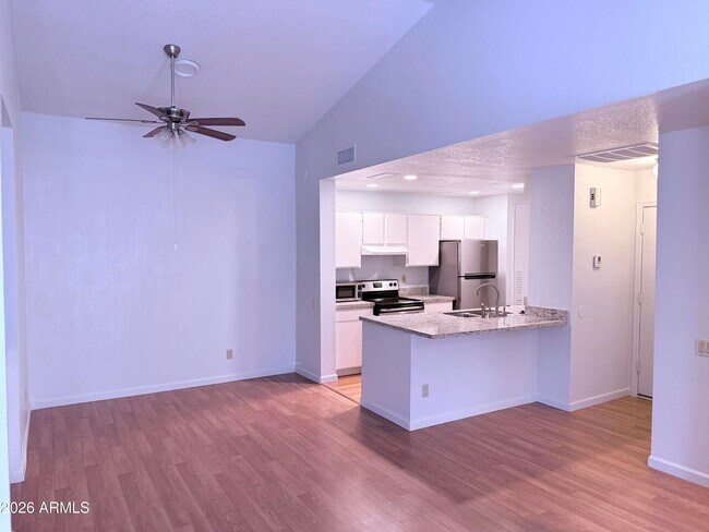 Building Photo - 2035 S Elm St