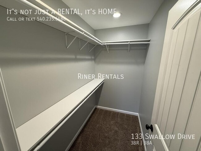 Building Photo - 133 Swallow Dr