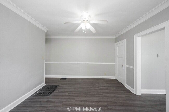 Building Photo - "Charming 3 Bedroom with Hardwood Floors i...