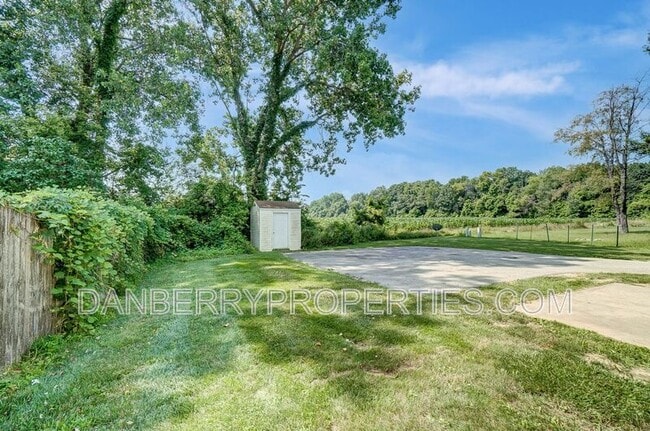 Building Photo - 3711 Willow Run Dr