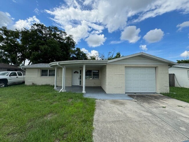 Primary Photo - This cozy 2 bedroom 1 bath home in Holiday!