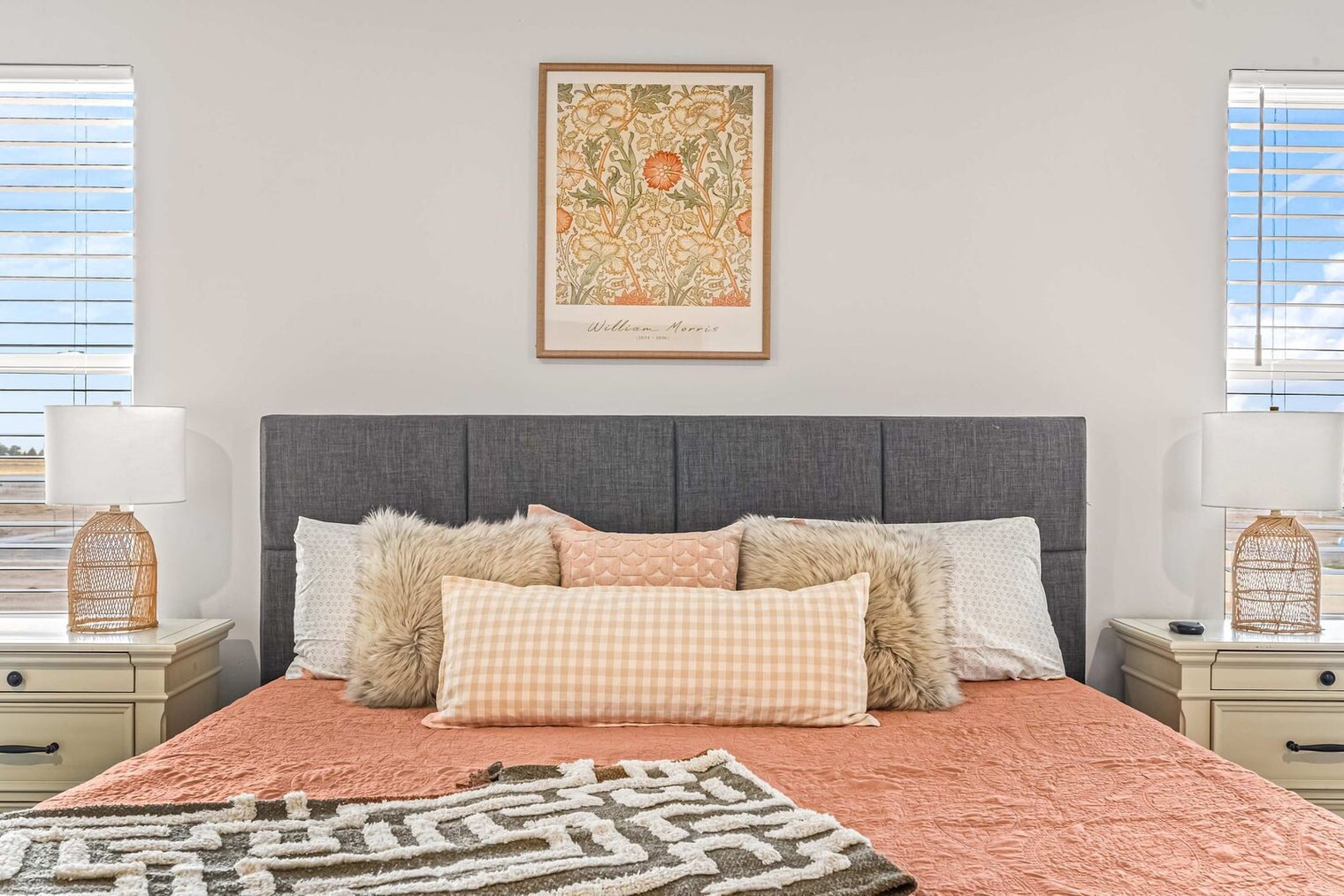 Building Photo - 5126 E Sylvan Hart Dr