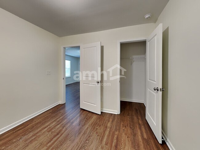Building Photo - 307 Camp dr