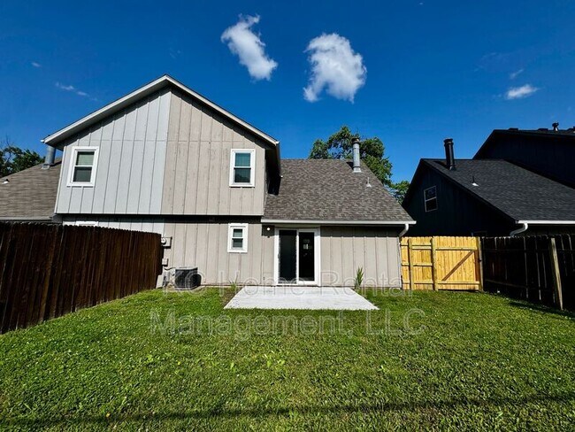 Building Photo - 8592 Perry Ln